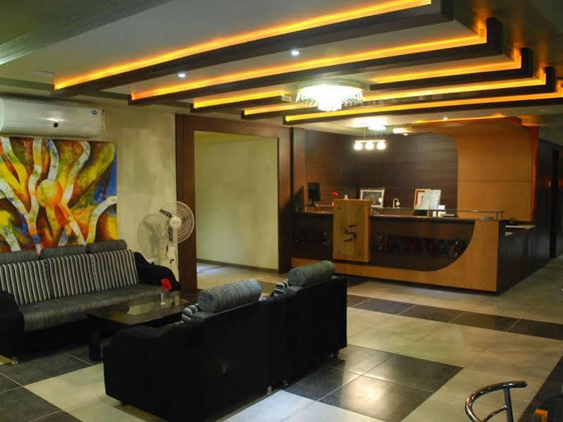 Oyo 4161 Hotel Shailly Inn Ahmedabad Exterior foto
