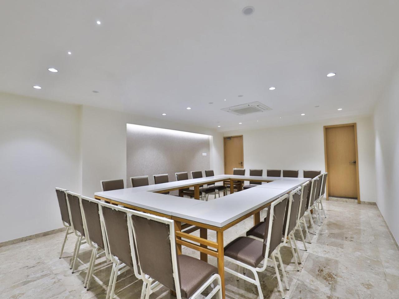 Oyo 4161 Hotel Shailly Inn Ahmedabad Exterior foto