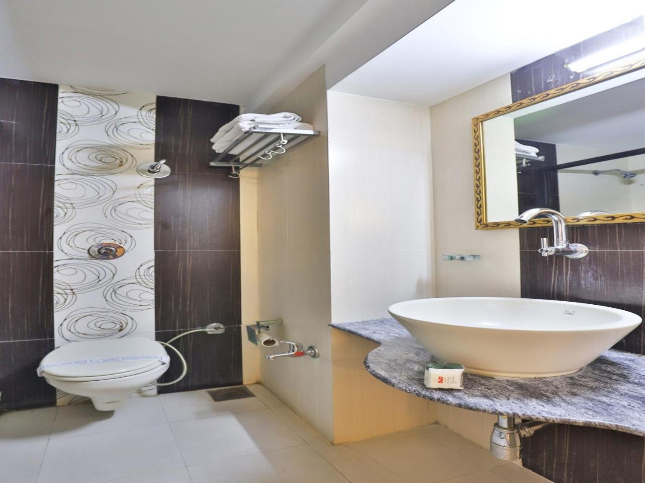Oyo 4161 Hotel Shailly Inn Ahmedabad Exterior foto